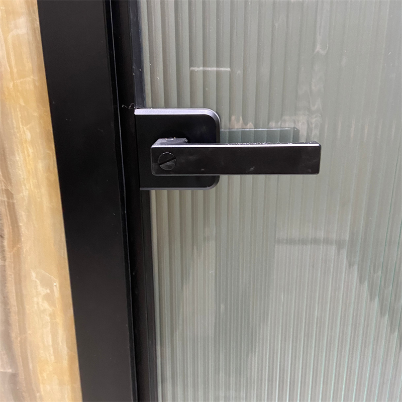 black_handle_for_casement_swing_aluminum_door.png